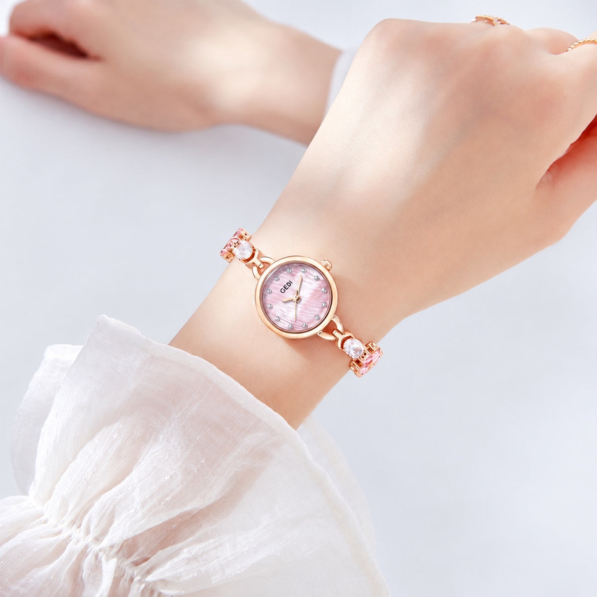 FLORÉA Crystal Bloom ローズゴールド ピンク文字盤 着用